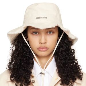 JACQUEMUS
Off-White Les Classiques 'Le bob Artichaut' Hat